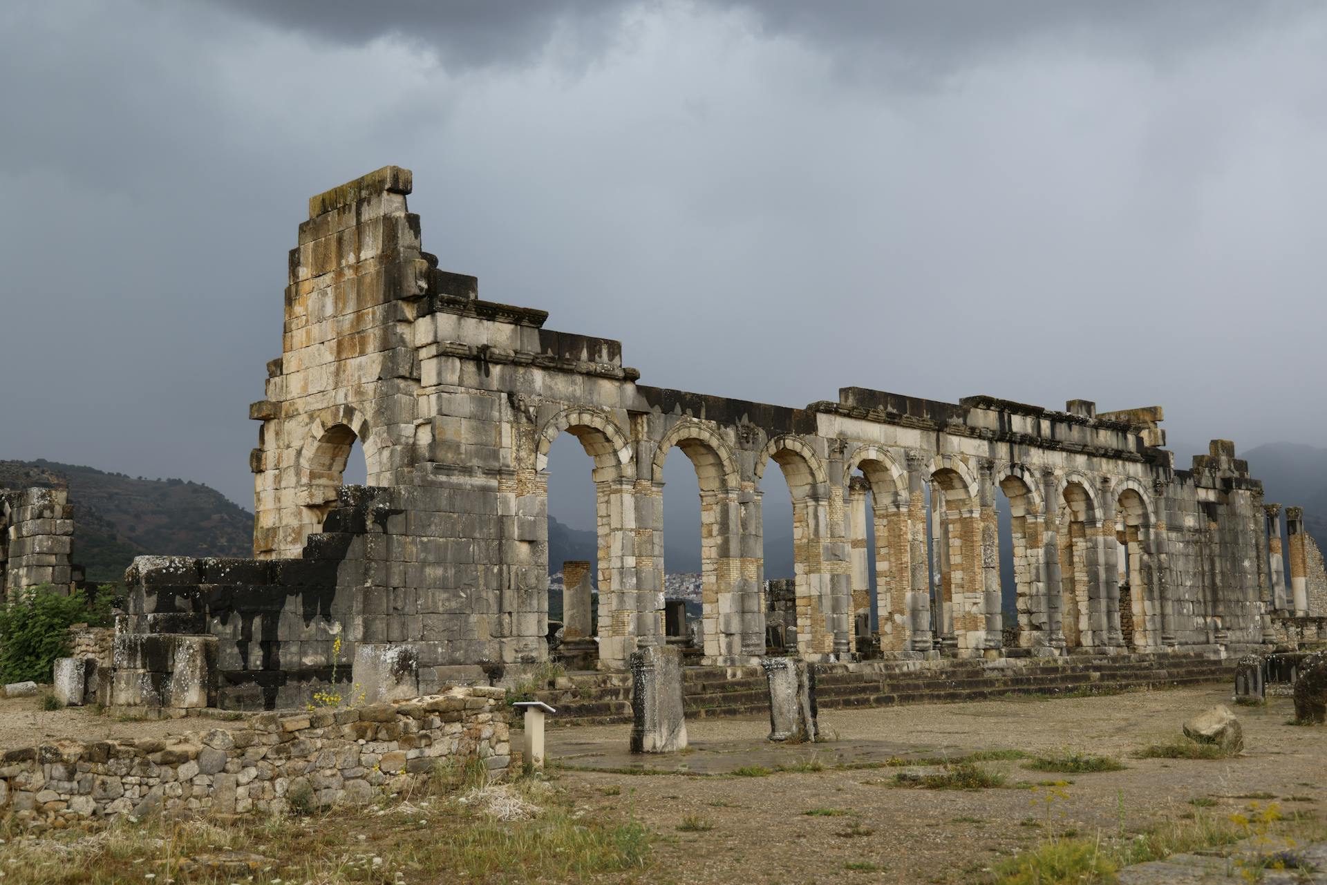 Excursión de un Día desde Fez a Meknes y Volubilis Excursión de un Día desde Fez a Meknes y Volubilis