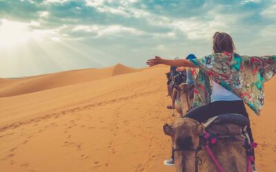 Por qué el trekking en camello por el Sahara es una experiencia única en la vida